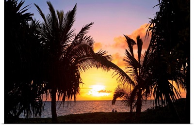 Hawaii, Oahu, Kailua, Lanikai, Vibrant sunset with a couple on beach