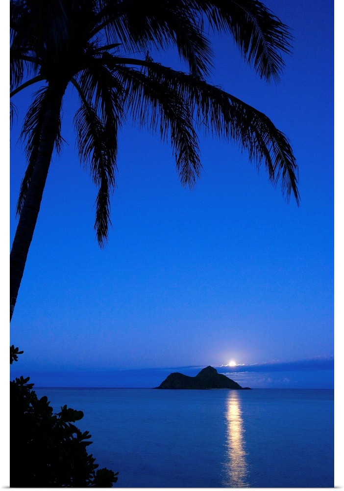 Hawaii, Oahu, Lanikai, Moonrise With Mokulua Islands In Background