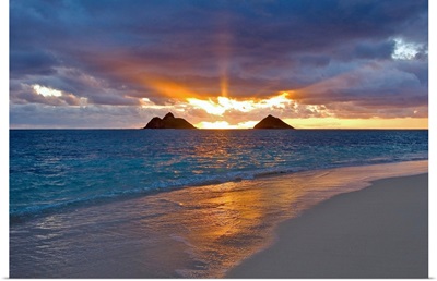 Hawaii, Oahu, Lanikai, Sunrise With The Mokulua Islands In The Distance