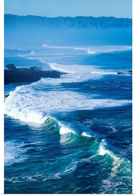 Hawaii, Oahu, North Shore, Waves At Waimea Bay