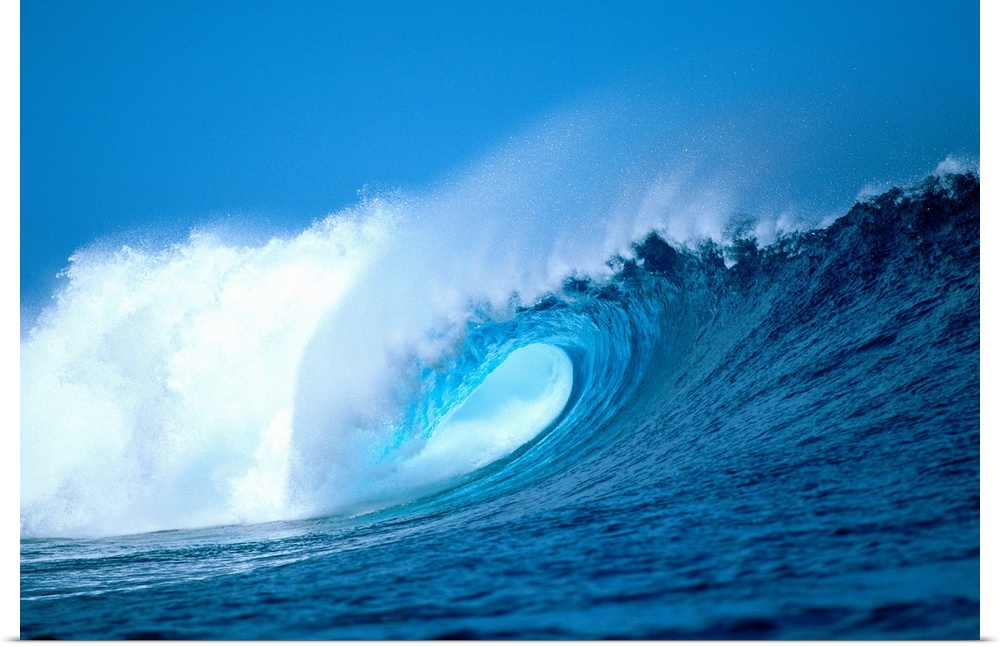 Hawaii, Powerful Curling Wave, Whitewash And Spray