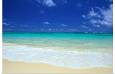 Hawaii, White Beach, Blue Sky, Turquoise Water On The Horizon