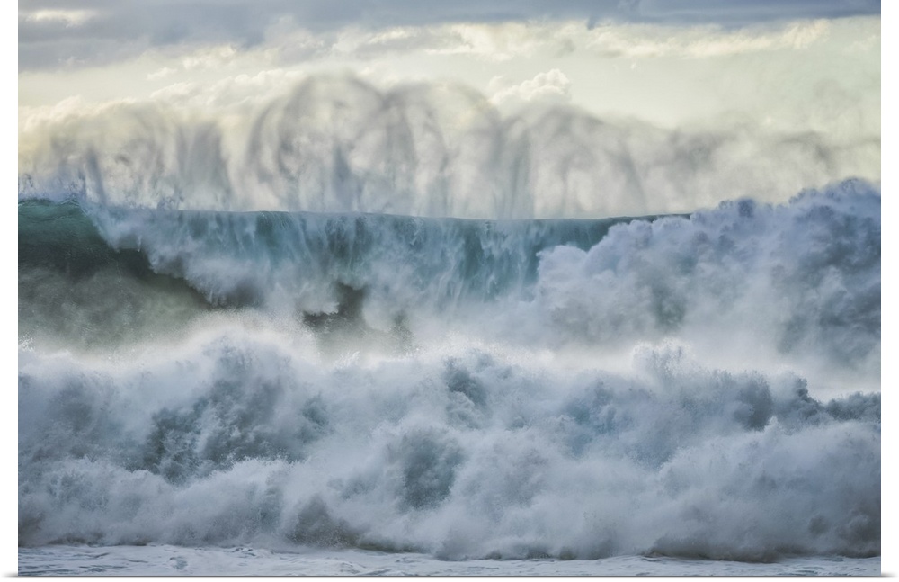 Huge waves crashing near the shores of Oahu, Hawaii, united states of America.