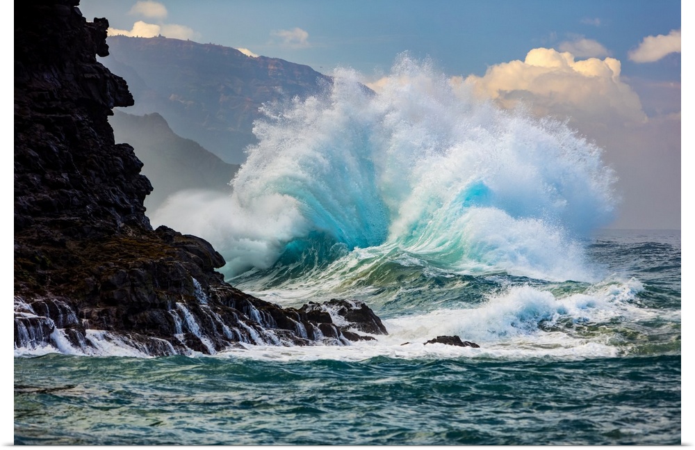Large waves on the Na Pali coast of the Hawaiian Islands; Kauai, Hawaii, United States of America.