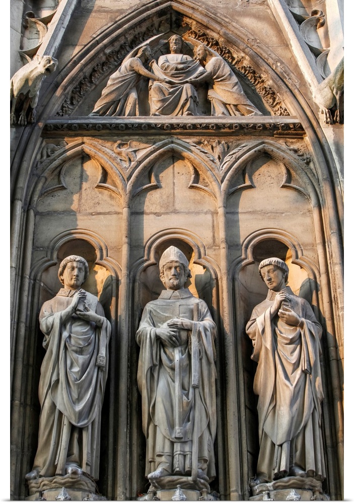 Notre Dame Cathedral. South facade. Apostle sculptures.