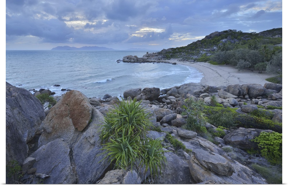 Sandy beach with Granite Stones, Horseshoe Bay, Bowen, Queensland, Australia