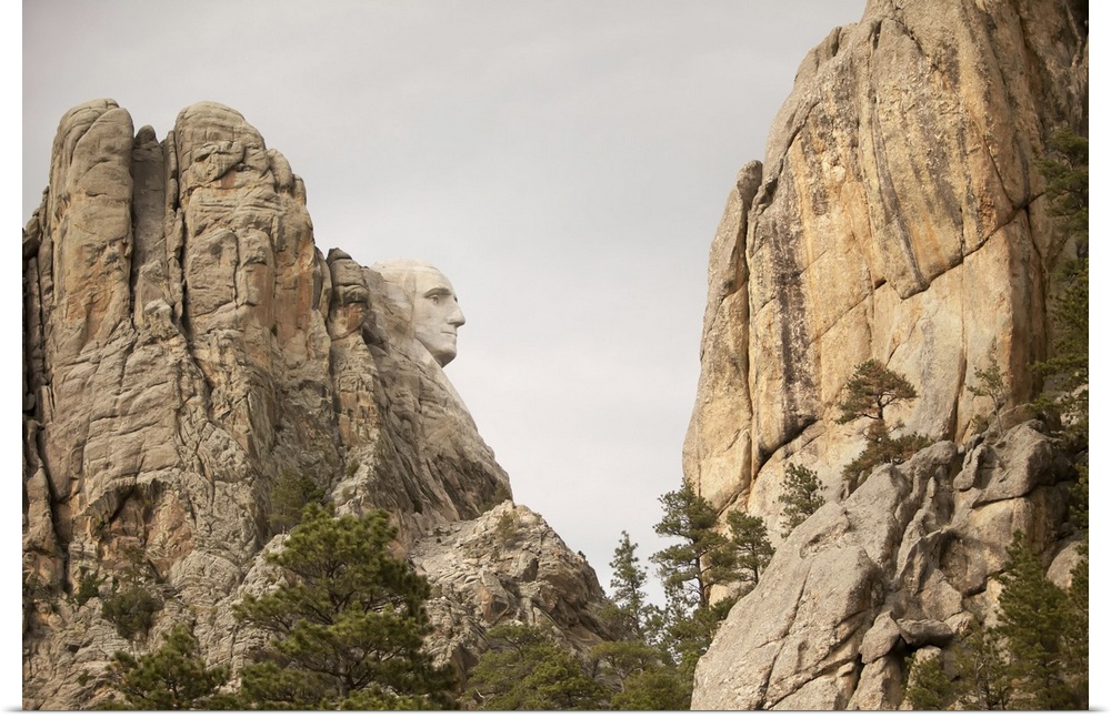 The profile of President George Washington is visible on Mount Rushmore. Mount Rushmore, South Dakota