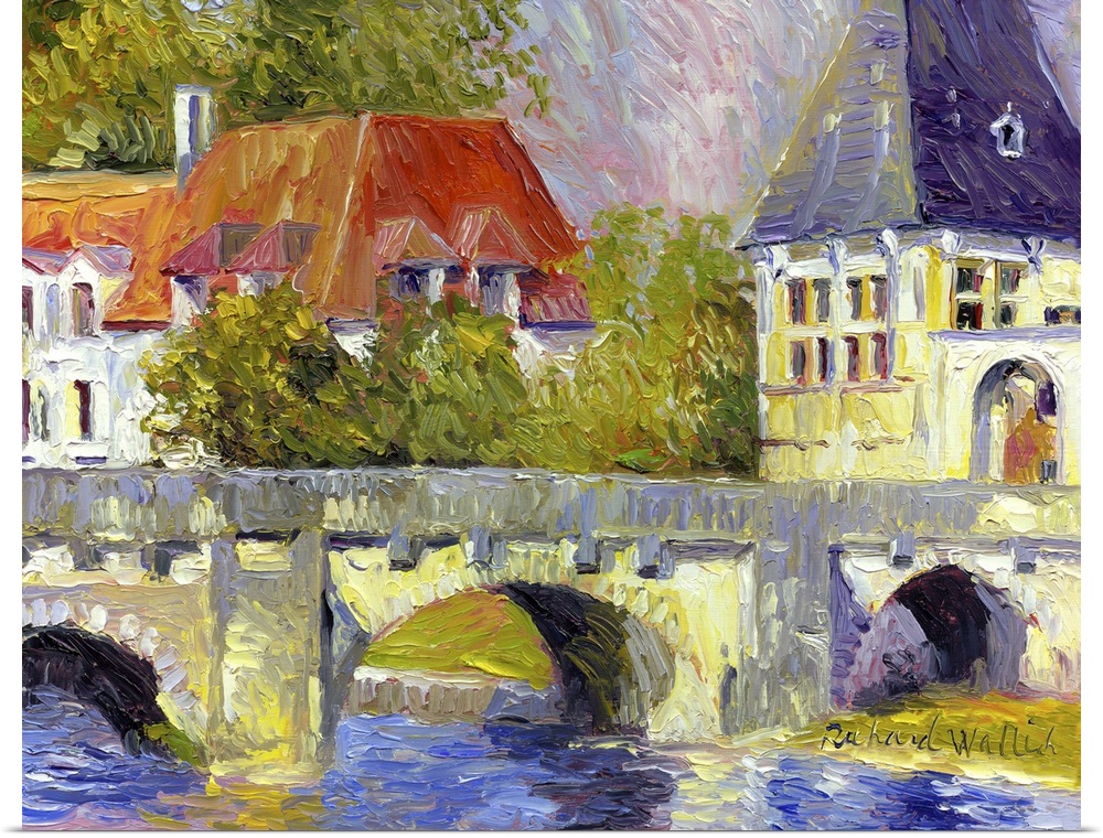 An arched bridge over a river and houses in the background.