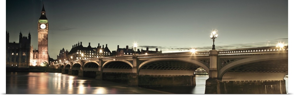 A panoramic photograph of the Westminster Bridge next to Big Ben in London, England at night.