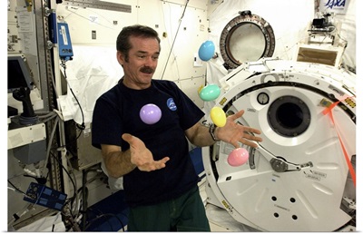 Juggling Easter Eggs in weightlessness