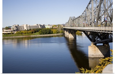 Alexandra Bridge between Quebec and Ontario