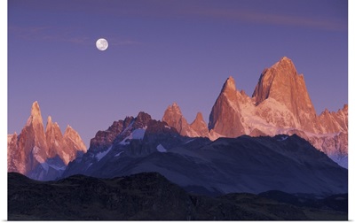 Argentina, Patagonia, Moon over Cerro Torre and Cerro Fitz Roy at sunrise