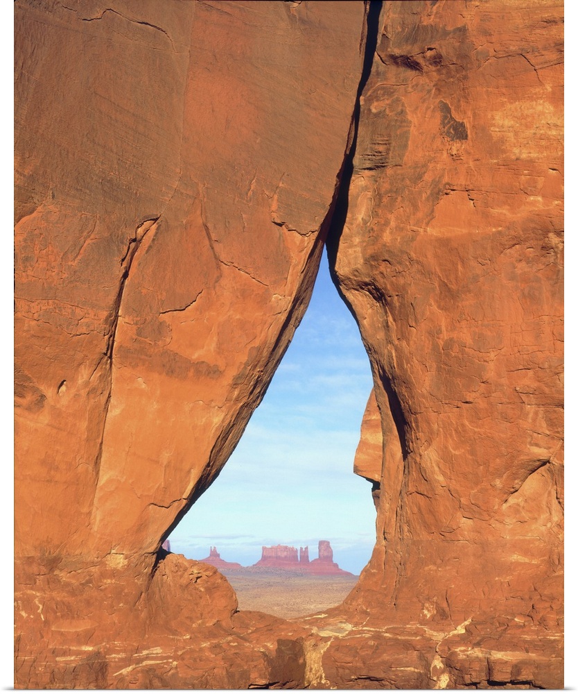 USA, Arizona. View of formations through famous Teardrop Window through rock face in Monument Valley.