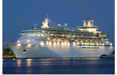 Bahamas, New Providence Island, Nassau, Port of Nassau, Cruise Ship, Evening