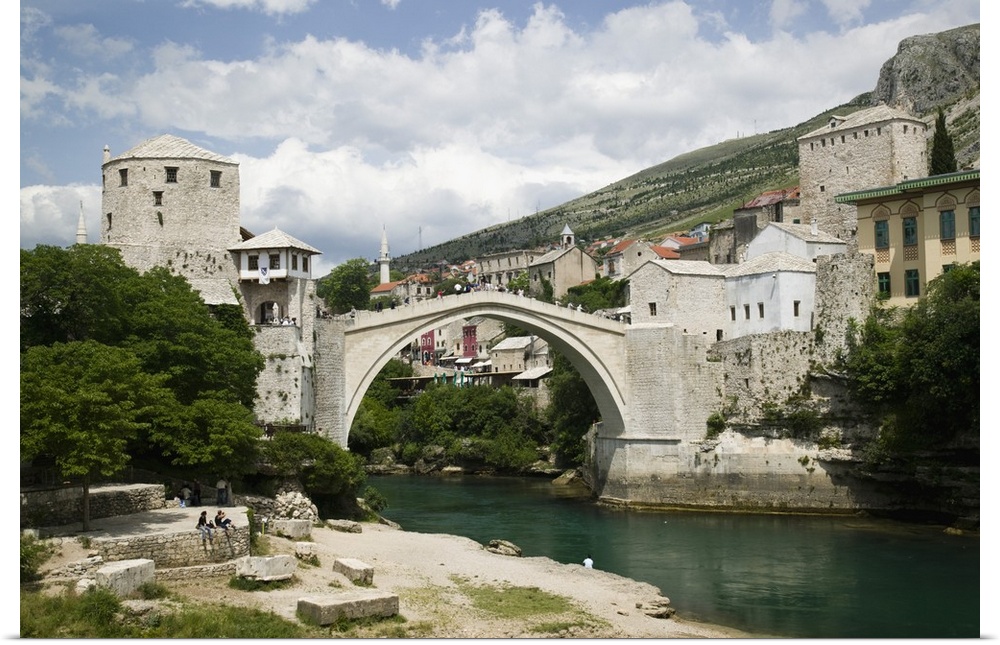 Bosnia-Hercegovia - Mostar. The Old Bridge "Stari Most" - (b.1556/destroyed in 1993 / rebuilt in 2004) symbol of Mostar
