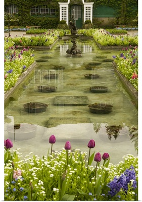 British Columbia, Butchart Gardens, Formal reflecting pool surrounded by spring bloom