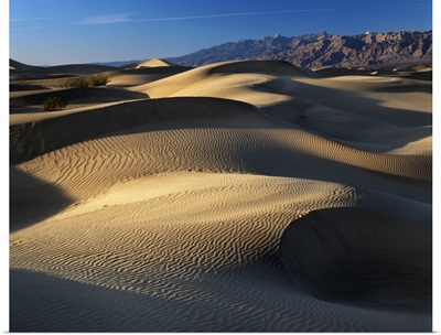 California, Death Valley National Park, Mojave Desert, sand dunes at sunset