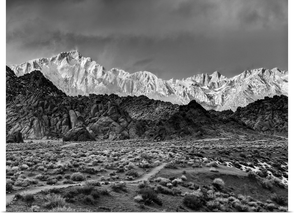 USA, California, Eastern Sierra, Lone Pine, Lone Pine Peak (left) and Mount Whitney (right) from the Alabama Hills in winter