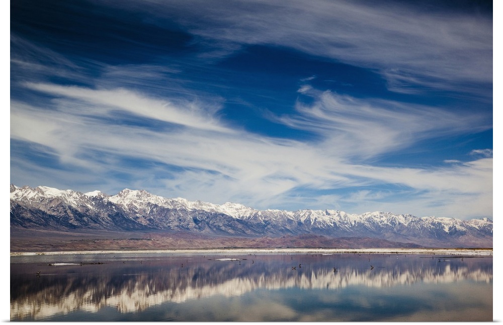 USA, California, Eastern Sierra Nevada Area, Owens Valley, Keeler, mountain landscape and the salt flats of Owens Lake