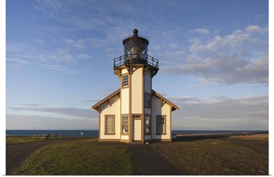 California, Mendocino-area, Pine Grove, Point Cabrillo Lighthouse, dawn