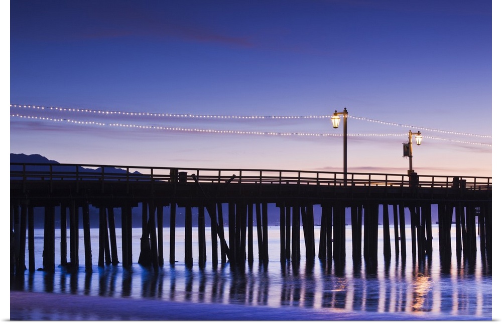 USA, California, Southern California, Santa Barbara, Stearns Wharf, dawn