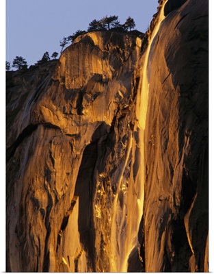 California, Yosemite National Park, Horsetail Falls, El Capitan