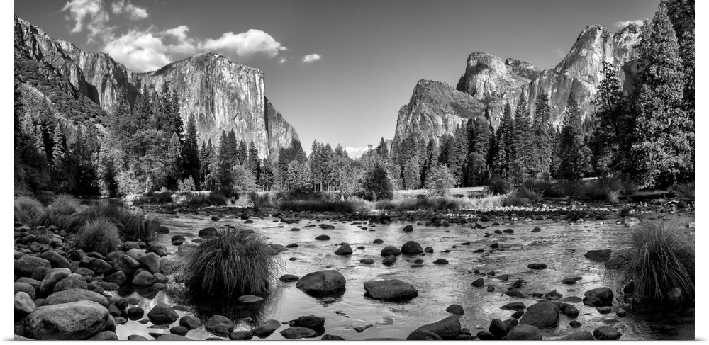 USA, California, Yosemite National Park, Panoramic view of Merced River, El Capitan, and Cathedral Rocks in Yosemite Valley