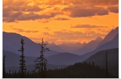 Canada, Alberta, Banff National Park, Mountain ridges at sunset