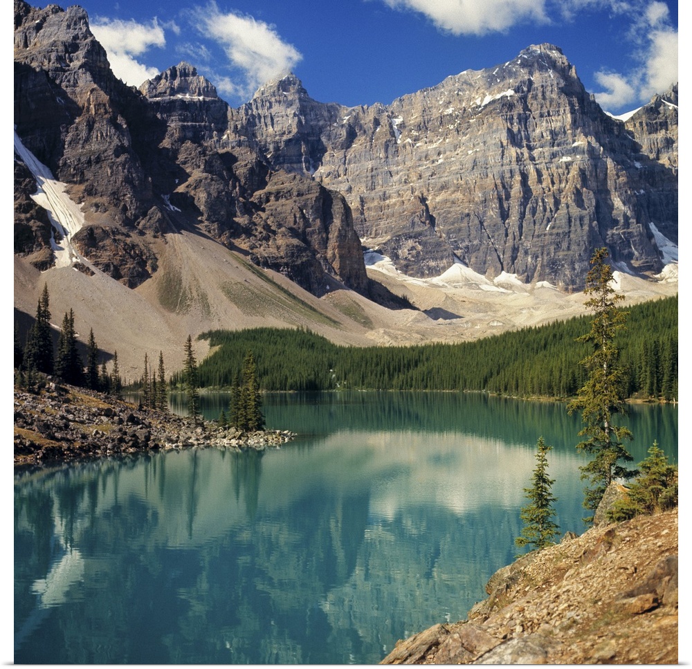 Canada, Alberta, Moraine Lake. Moraine Lake, in the Valley of the Ten Peaks, reflects the surrounding peaks, in Banff NP, ...