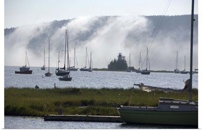 Canada, Nova Scotia, Cape Breton Island, Baddeck, Early morning fog