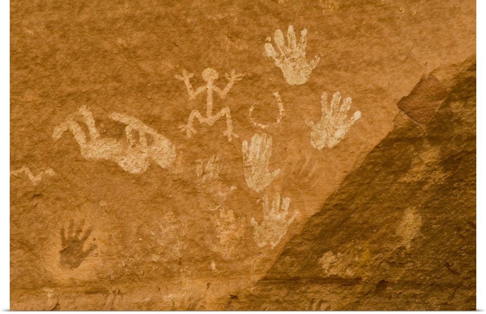 Canyon de Chelly, Arizona, United States.  Navajo Nation. Old petroglyphs and ruins range from 350 AD - 1300 AD.