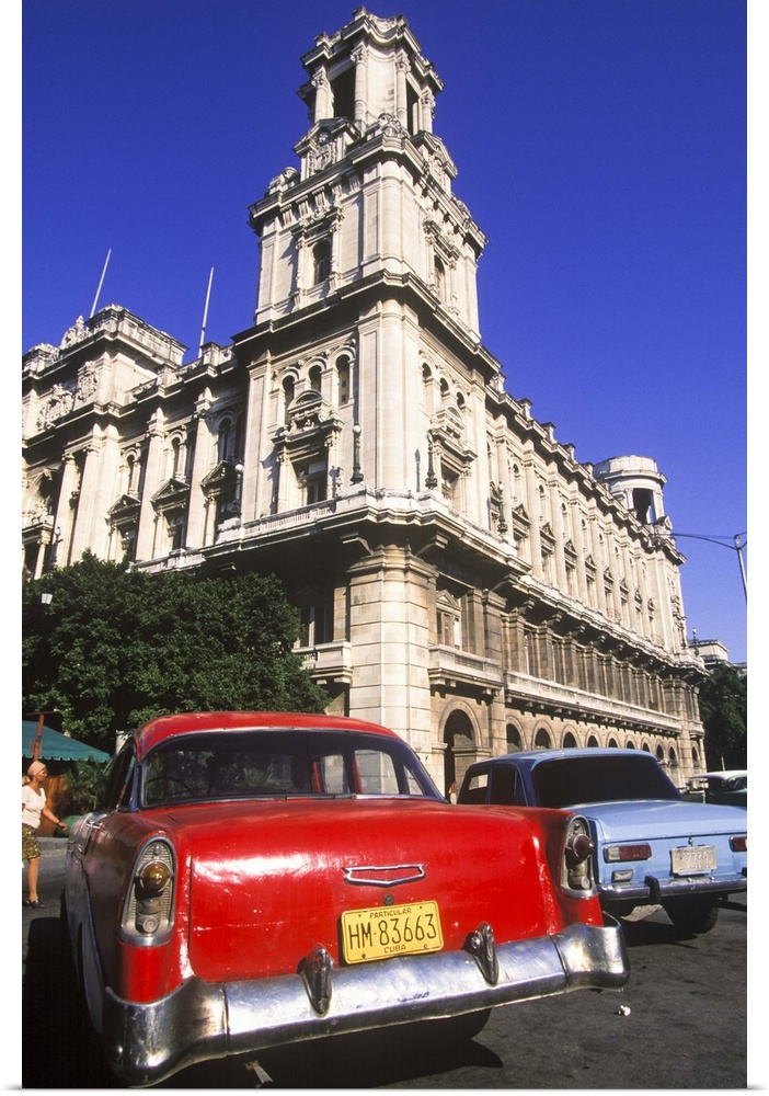Classic cars from the 1940's and 1950's pre-revolution days and Russian Ladas are found throughout the old city of Havana.
