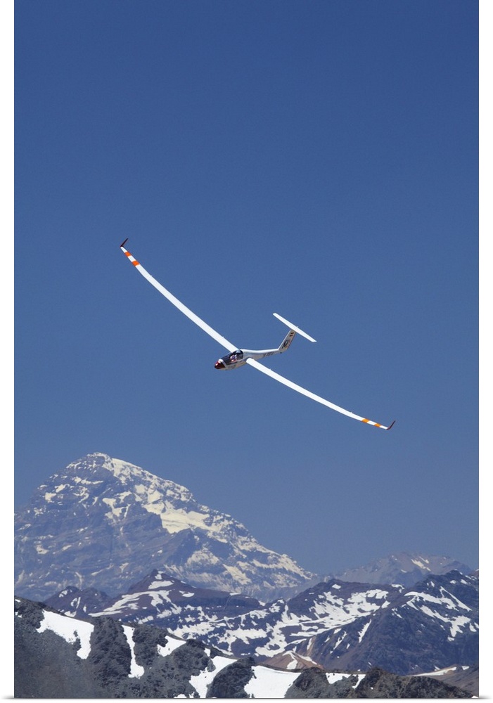 Eduard Supersperger (Austria), Racing in FAI World Sailplane Grand Prix, Andes Mountains, Chile, (and in distance Aconcagu...