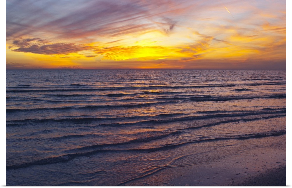 North America, USA, Florida, Sarasota, Sunset on the Crescent Beach, Siesta  Key,