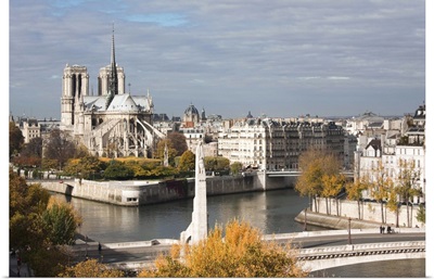 France, Paris, View Of The Notre Dame And The Pont De La Tournelle Bridge