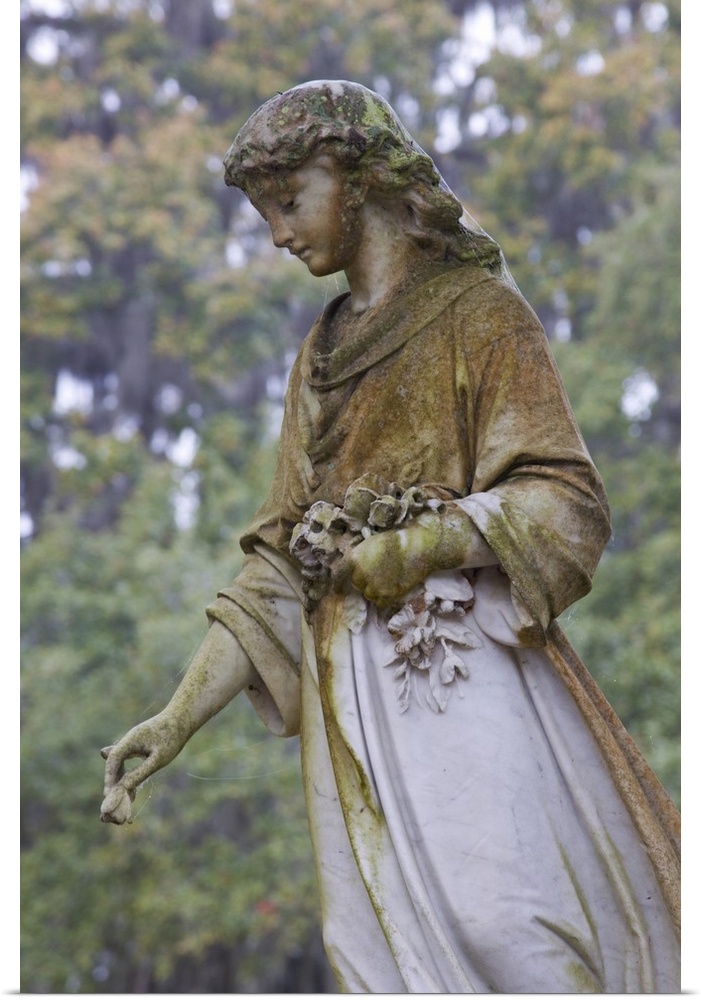 USA; Georgia; Savannah;  Statue in Historic Bonaventure Cemetery.