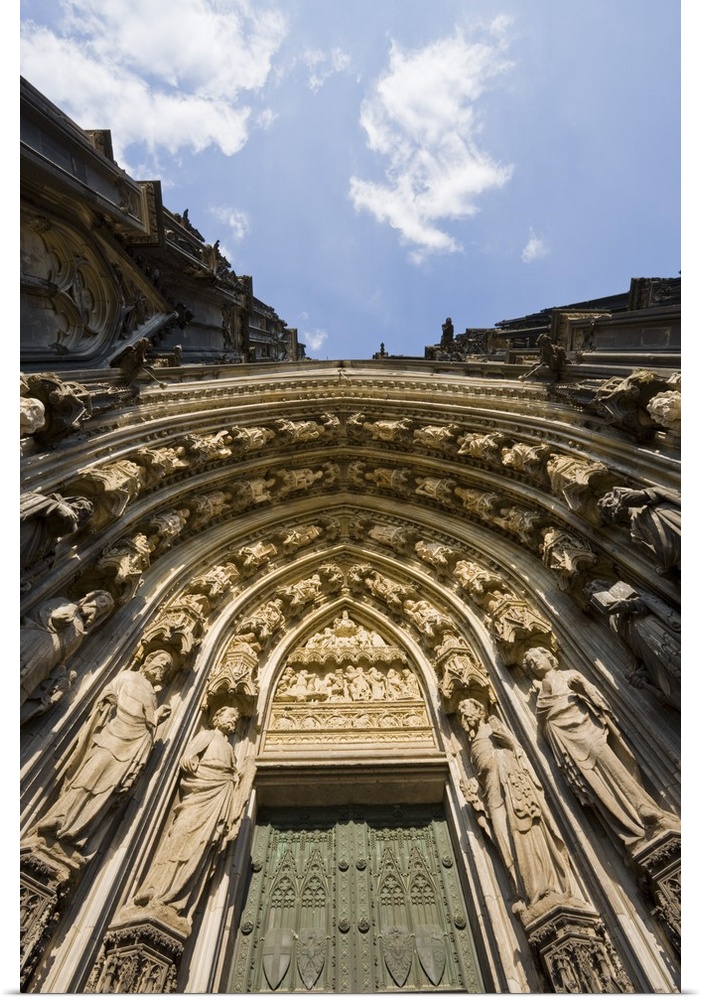 Germany, Nordrhein-Westfalen, Cologne. Cologne Cathedral, Kolner Dom, front entrance detail.