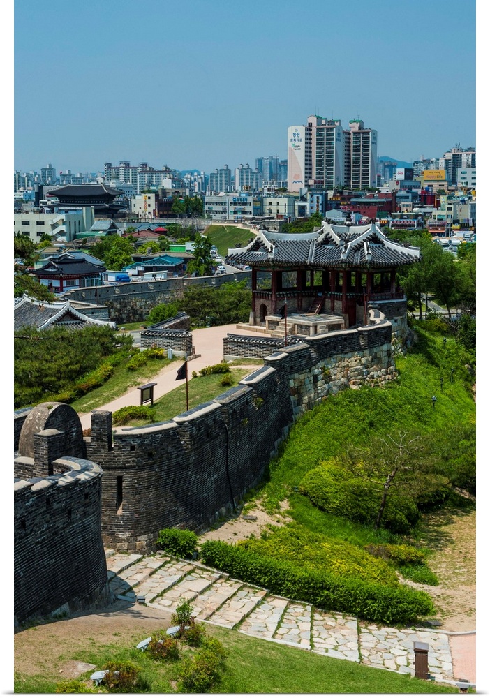 Huge stone walls around the Unesco World Heritage Site the fortress of Suwon, South Korea.