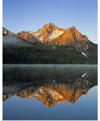 Idaho, Stanley Lake reflects the Sawtooth Range in the Sawtooth NRA, Idaho