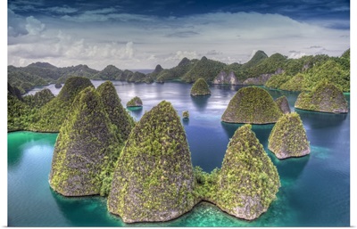 Indonesia, West Papua, Raja Ampat. Wayag Island landscape
