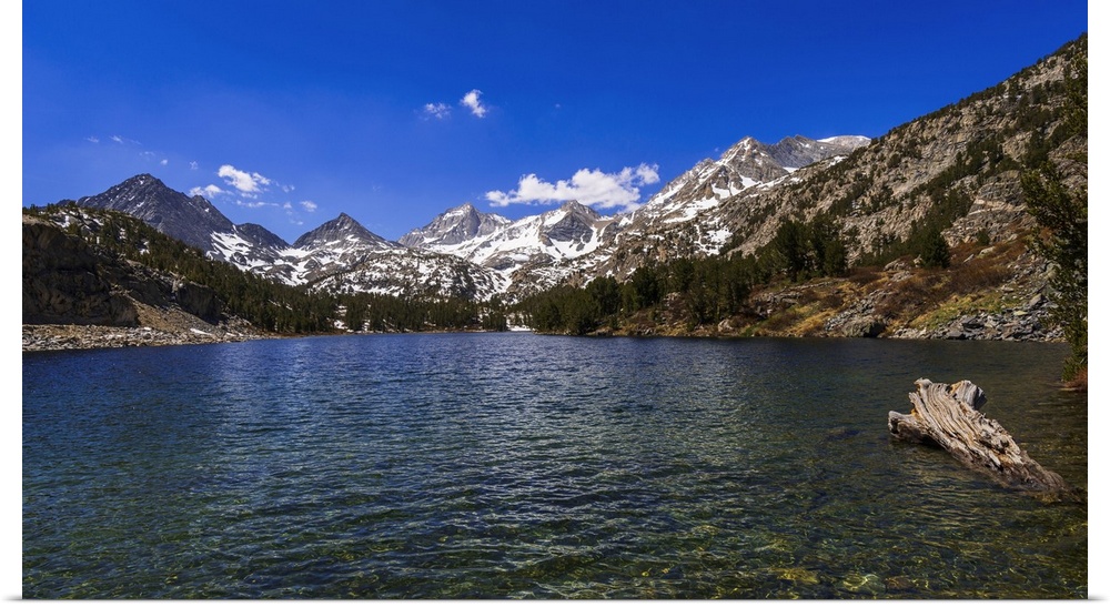 Long Lake in the Little Lakes Valley, John Muir Wilderness, California, USA.