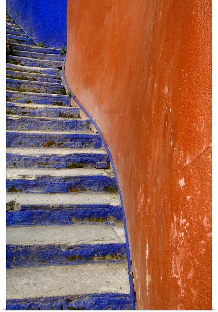 Mexico, Guanajuato, colorful stairs.