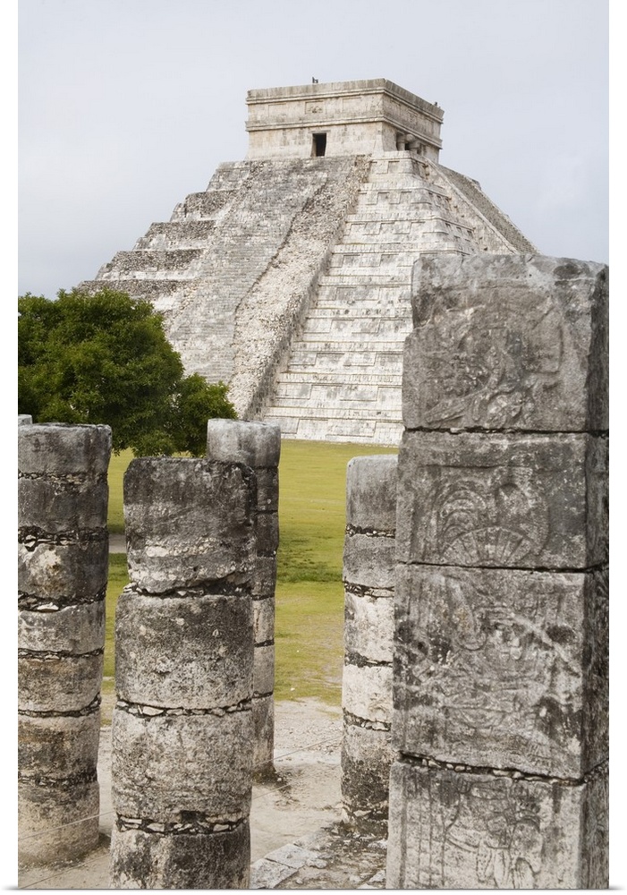 North America, Mexico, Yucatan.  Chichen Itza is a large pre-Columbian archaeological site built by the Maya civilization ...