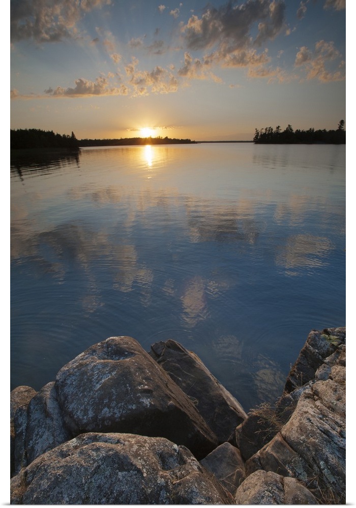 North America, USA, Minnesota, Voyageurs National Park.  Sunset on Kabetogama Lake, Voyageurs National Park, MN