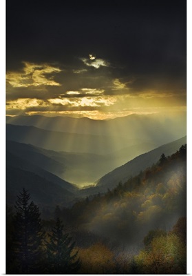 North Carolina, Great Smoky Mountains. Sunrise light beams