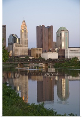 Ohio, Columbus: City skyline and the Scioto River