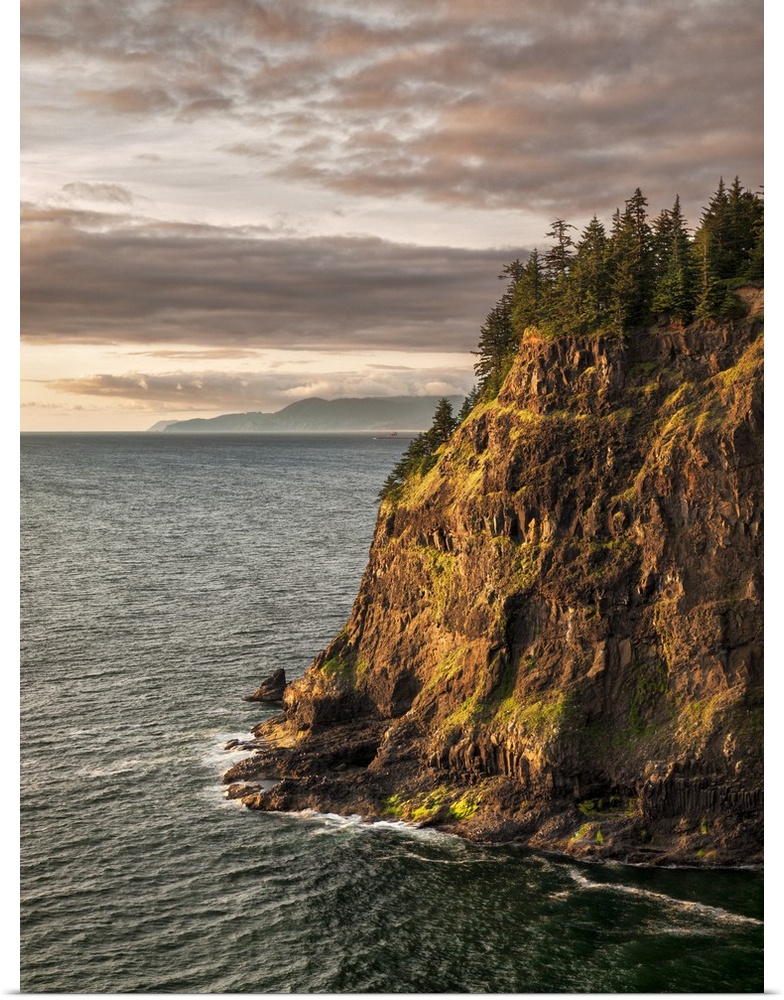USA, Oregon, Cape Meares State Park at sunset