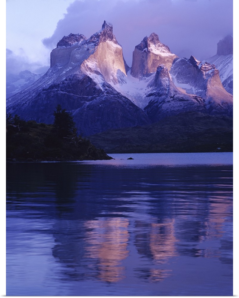 Cuernos del Paine, Sunrise on Cuernos (Horns) del Paine, Torres del Paine National Park, near Puerto Natales, Chile, UNESC...