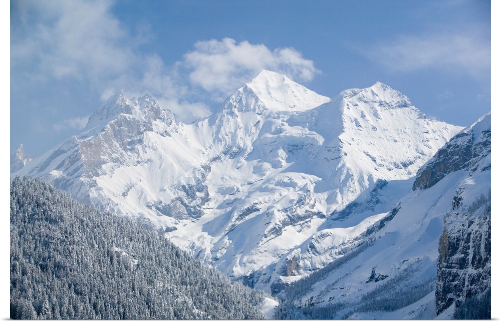 SWITZERLAND-Bern-KANDERSTEG:Kandertal Valley- Mountain View / Winter