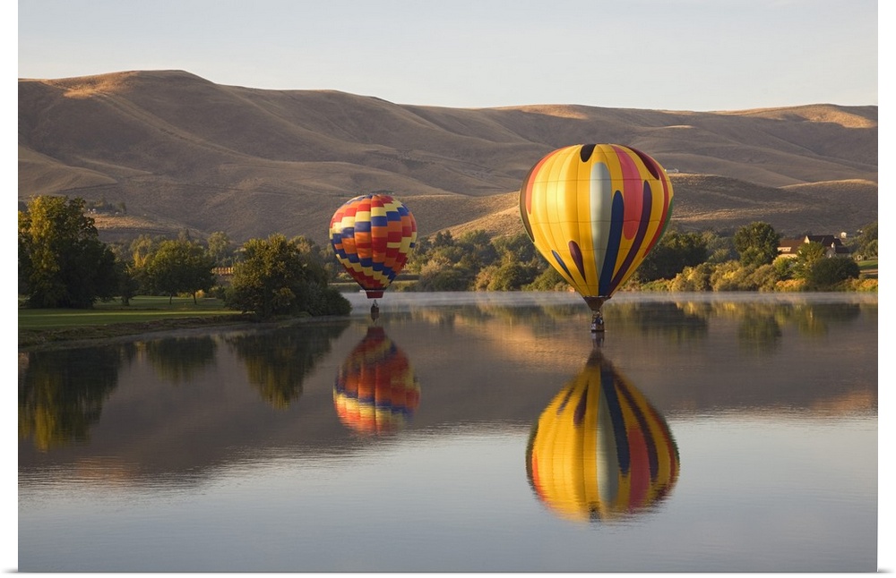 Washington, Prosser, The Great Prosser Balloon Rally, Hot Air Balloons over the Yakima River.